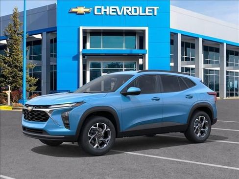 New 2026 Chevrolet Trax LT w/ Driver Confidence Package FWD image 2