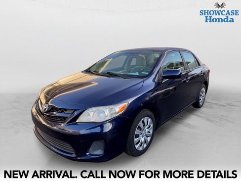 Used 2012 Toyota Corolla LE FWD image 2