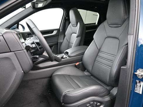 Used 2025 Porsche Cayenne E-Hybrid Coupe image 4