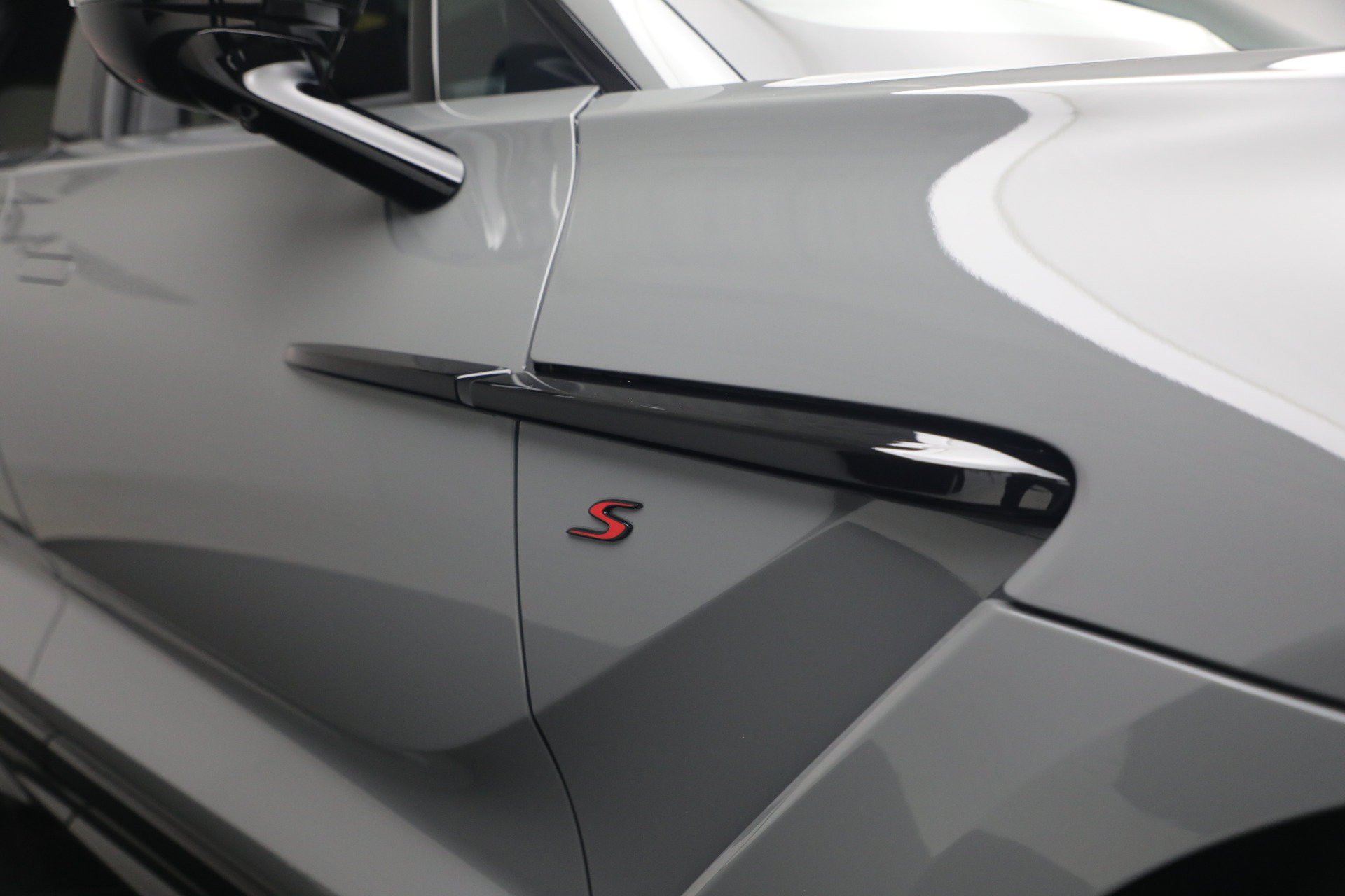 Used 2026 Aston Martin DBX S AWD/4WD image 32