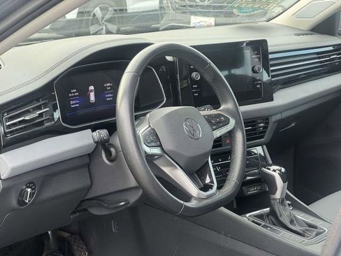 Used 2025 Volkswagen Jetta SE FWD image 29