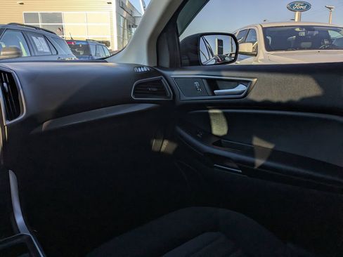 Used 2024 Ford Edge SE w/ Cargo Accessory Package image 10