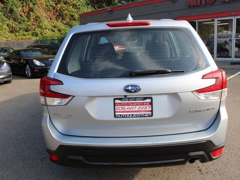 Used 2019 Subaru Forester Premium image 4