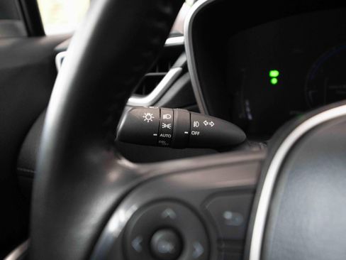 Used 2025 Toyota Corolla Cross XLE AWD/4WD image 13