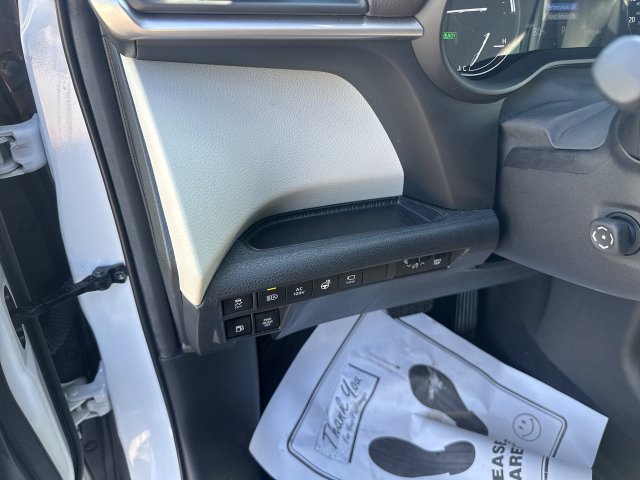 Used 2023 Toyota Sienna Platinum FWD image 12