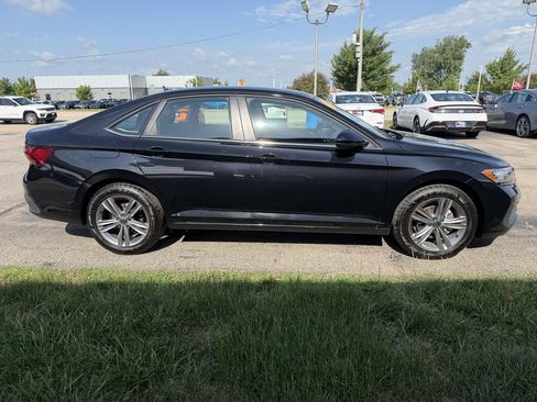 Used 2024 Volkswagen Jetta SE FWD image 6