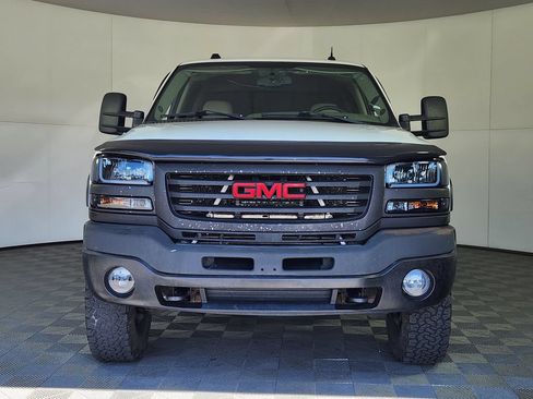 Used 2004 GMC Sierra 2500 SLT w/ Heavy-Duty Power Package AWD/4WD image 2