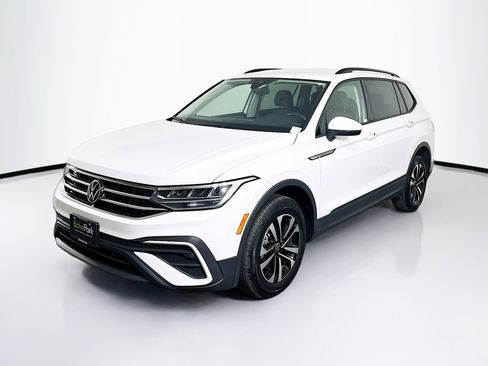 Used 2024 Volkswagen Tiguan S image 3