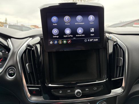 Used 2021 Chevrolet Traverse LT image 19