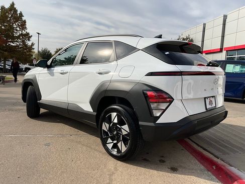 Used 2025 Hyundai Kona SEL image 8