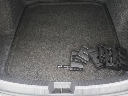 Used 2025 Volkswagen Jetta SE FWD image 26