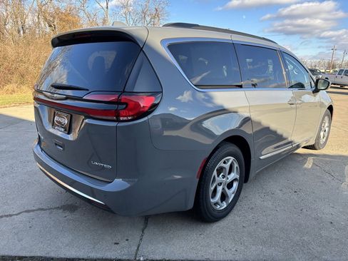 Used 2022 Chrysler Pacifica Limited image 7