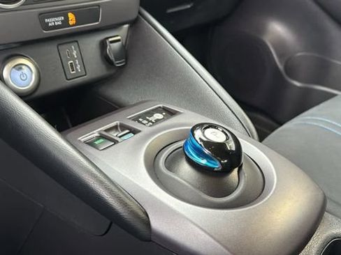 Certified 2022 Nissan Leaf S image 21