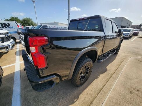 Used 2023 Chevrolet Silverado 1500 ZR2 w/ Technology Package AWD/4WD image 4