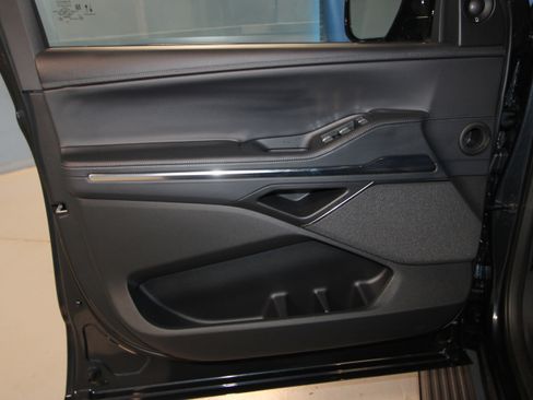 New 2025 Lincoln Navigator Reserve w/ Jet Appearance Package image 4