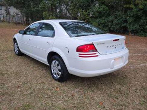 Used 2005 Dodge Stratus SXT image 3