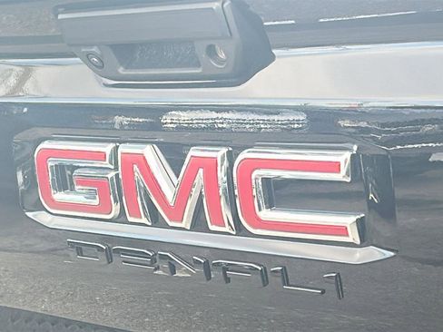 New 2025 GMC Canyon Denali w/ LPO, Denali Black Edition image 6
