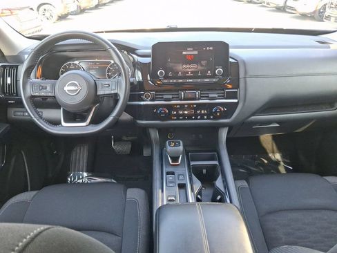 Used 2024 Nissan Pathfinder SV FWD image 14