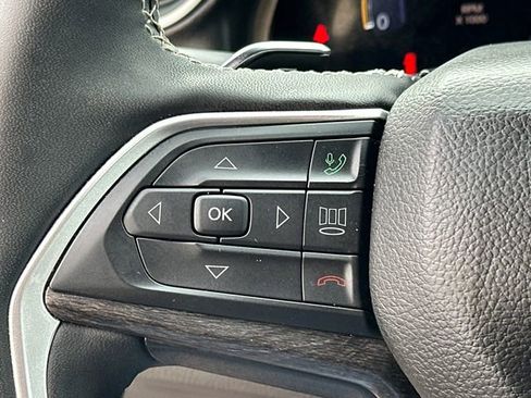 Used 2025 Jeep Grand Cherokee Limited image 29