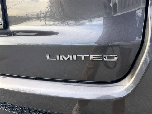 Used 2022 Jeep Compass Limited image 10