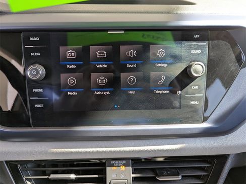 Certified 2022 Volkswagen Taos SE w/ Panoramic Sunroof Package image 25