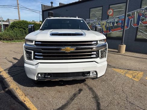 Used 2022 Chevrolet Silverado 2500 High Country w/ Z71 Off-Road Package AWD/4WD image 2