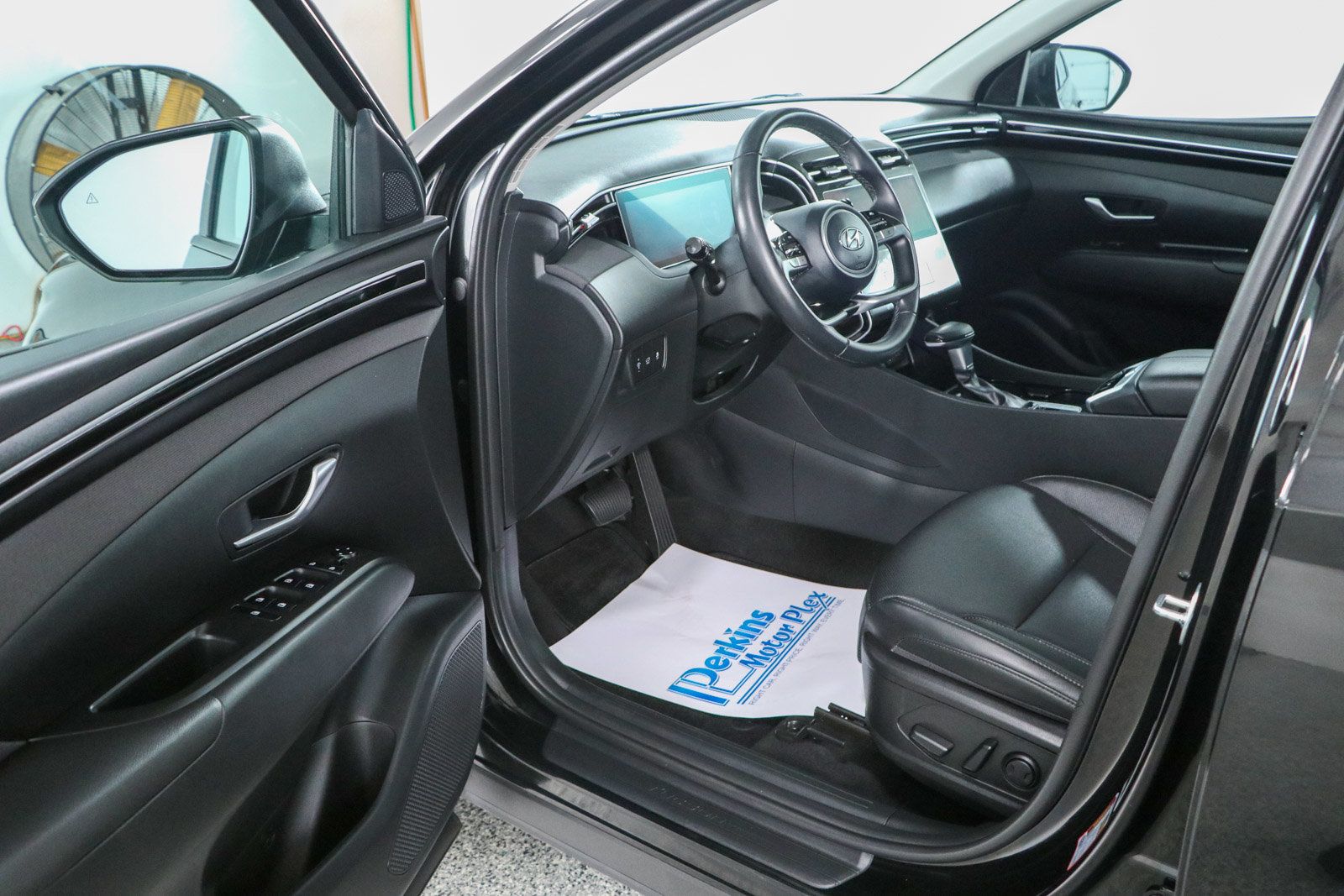 Used 2024 Hyundai Tucson SEL w/ Convenience Package FWD image 3