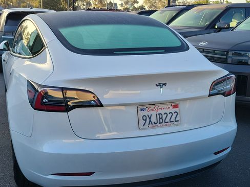 Used 2023 Tesla Model 3 Standard Range RWD image 4