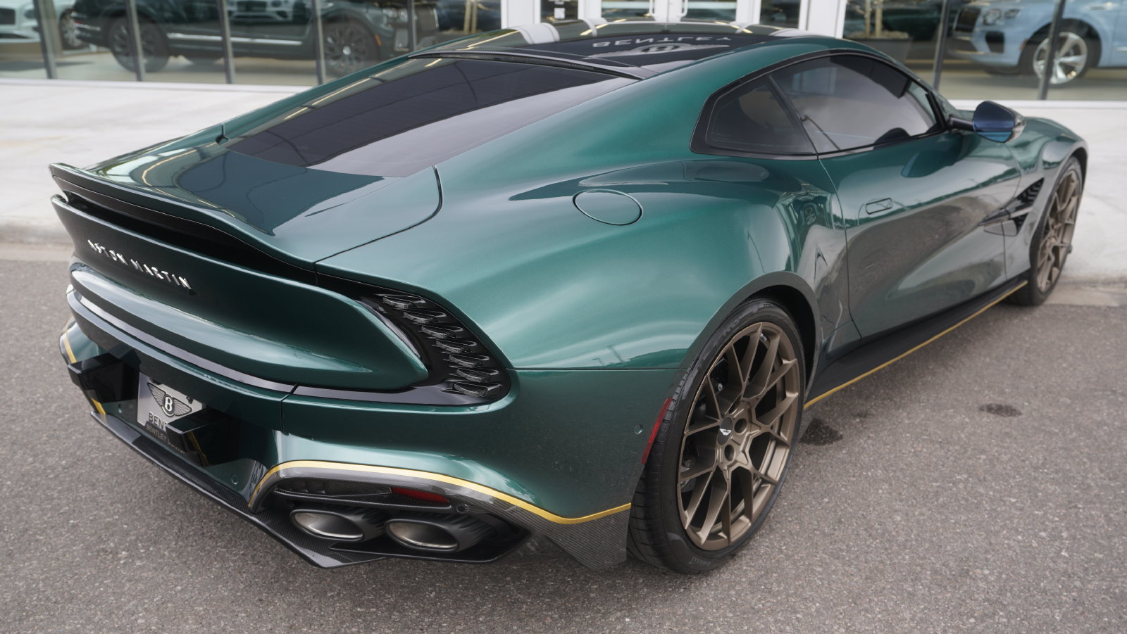 Used 2025 Aston Martin Vanquish RWD image 14