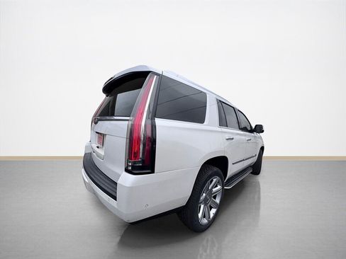 Used 2017 Cadillac Escalade Luxury image 4