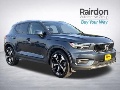 Used 2021 Volvo XC40 T5 Momentum w/ Premium Package