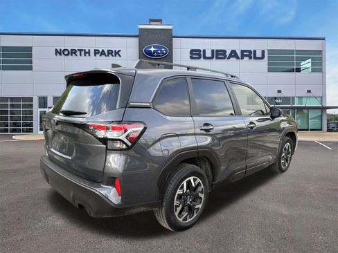 Certified 2025 Subaru Forester Premium w/ Convenience Package #1 AWD/4WD image 3