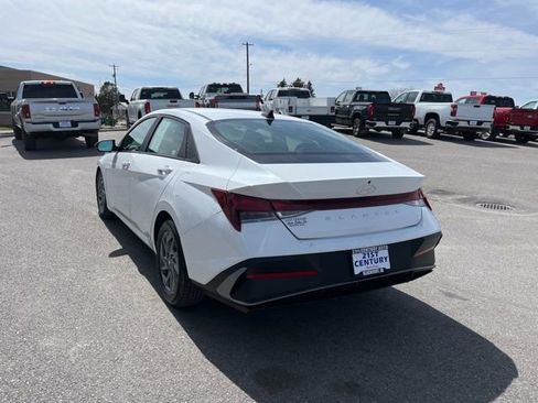 Used 2024 Hyundai Elantra SEL FWD image 12