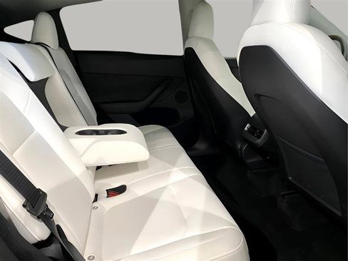 Used 2023 Tesla Model Y Long Range image 19