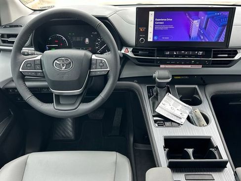 New 2026 Toyota Sienna XLE FWD image 11