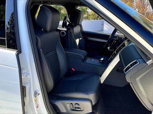 New 2026 Land Rover Discovery Limited Edition image 6