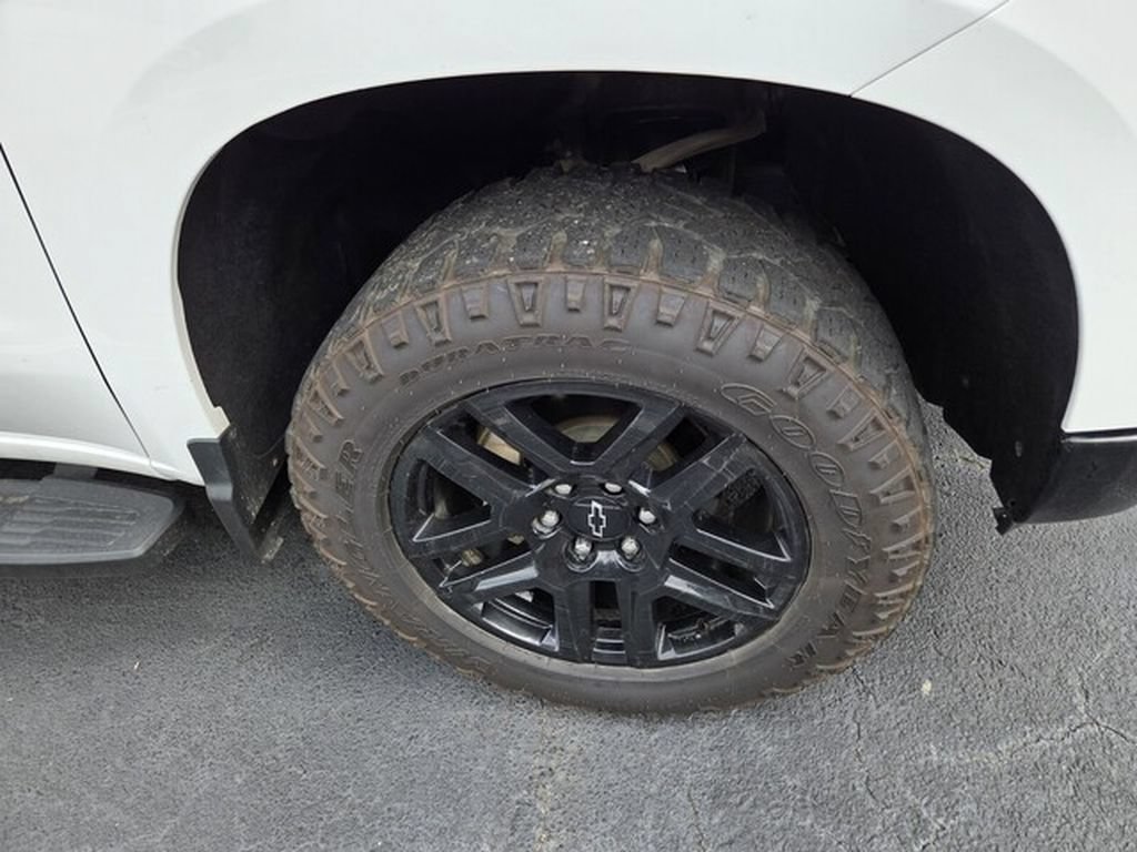 Used 2023 Chevrolet Silverado 1500 Custom Trail Boss AWD/4WD image 3