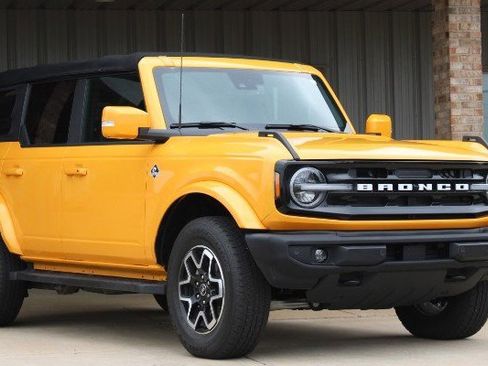 Used 2021 Ford Bronco Outer Banks image 2
