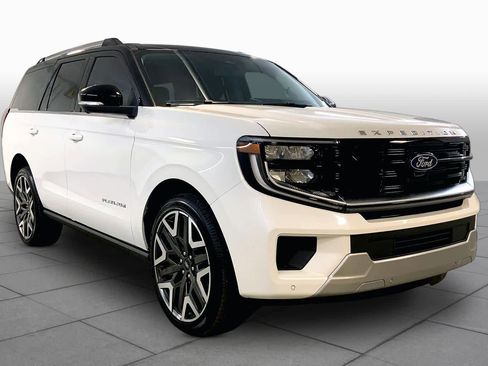 Used 2026 Ford Expedition Platinum w/ Platinum Ultimate Package AWD/4WD image 2
