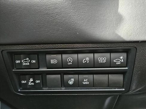 Used 2024 Toyota Tundra Platinum AWD/4WD image 18