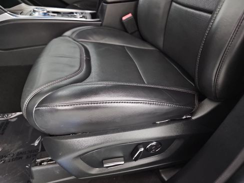 Used 2020 Ford Explorer Platinum w/ Premium Technology Package AWD/4WD image 29
