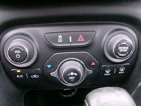 Used 2016 Dodge Dart SXT FWD image 16