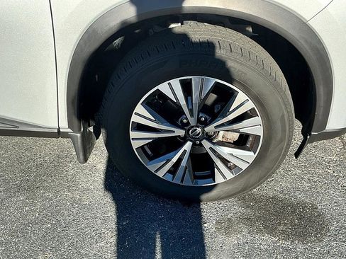 Used 2021 Nissan Rogue SV w/ Premium Package image 10