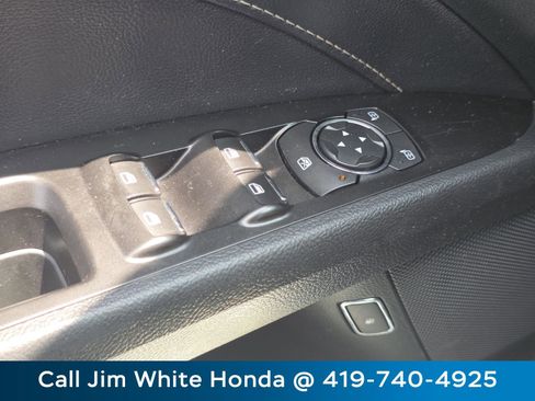 Used 2017 Ford Fusion Energi Titanium FWD image 24
