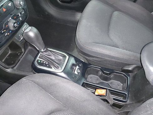 Used 2020 Jeep Renegade Altitude FWD image 26