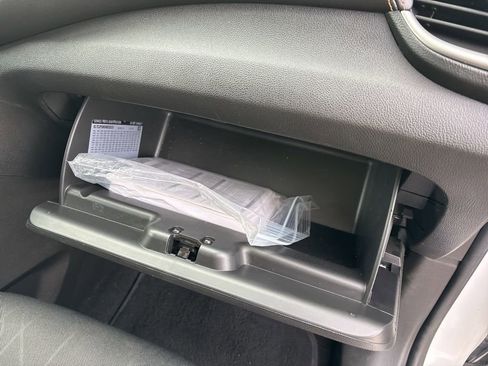 Used 2022 Chevrolet Trax LT w/ LT Convenience Package image 19