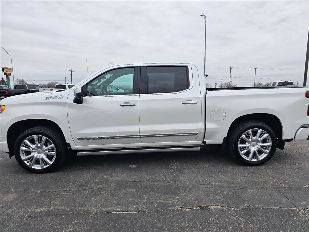 Used 2025 Chevrolet Silverado 1500 High Country AWD/4WD image 6