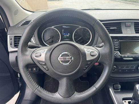 Used 2017 Nissan Sentra SV image 9