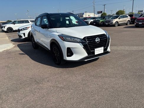 Used 2023 Nissan Kicks SR FWD image 3