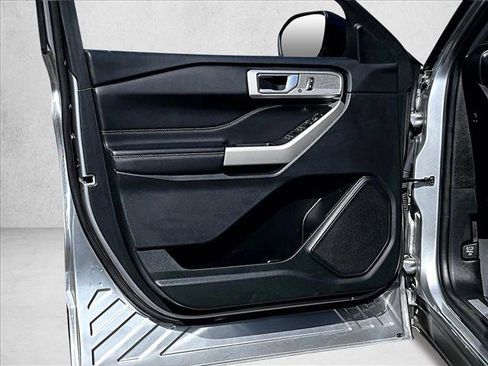 Used 2024 Ford Explorer Limited image 17